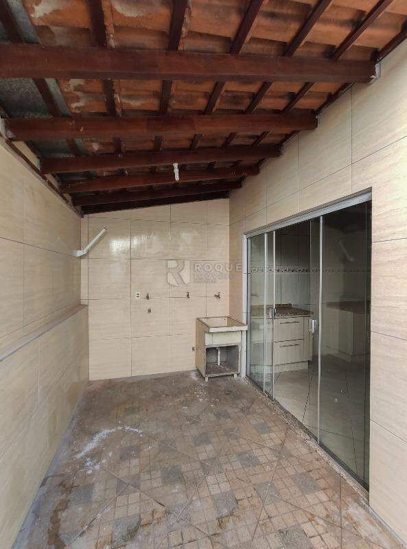 Casa Residencial à venda no bairro Parque Residencial Santa Eulália: Área de serviço