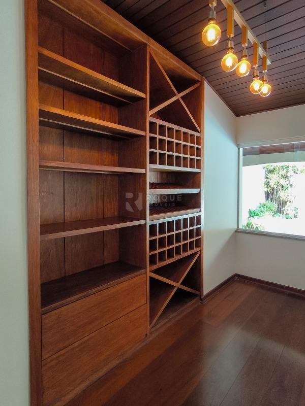 Casa em condomínio à venda no bairro Parque São Bento: ADEGA