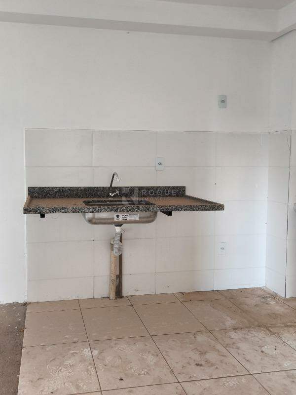 Apartamento à venda no bairro Jardim Trevo: COZINHA