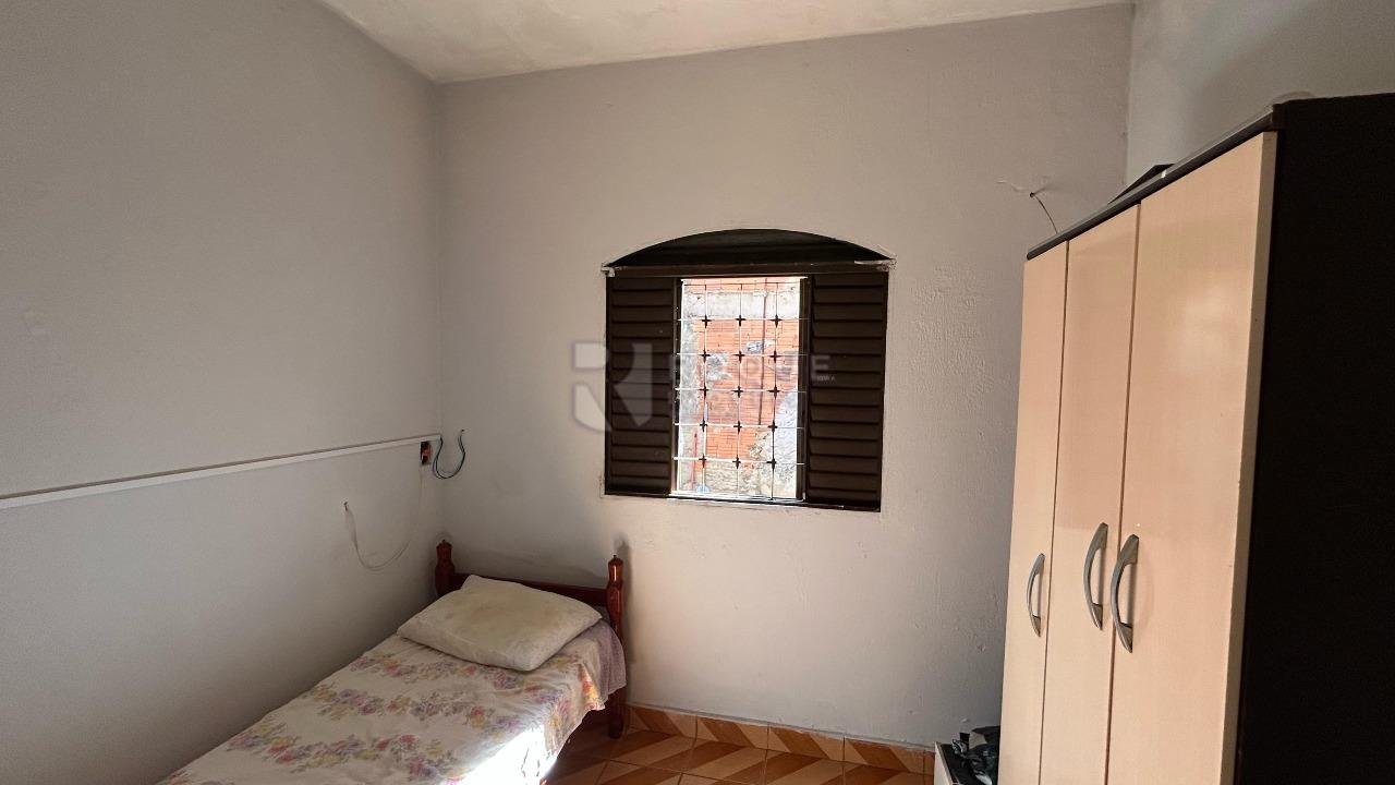 Casa Residencial à venda no bairro Conjunto Habitacional Victor D’Andrea: QUARTO 2