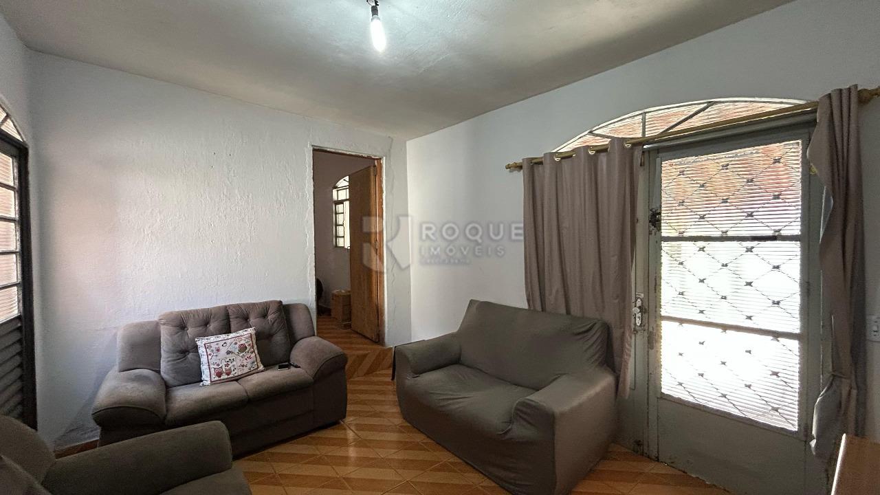 Casa Residencial à venda no bairro Conjunto Habitacional Victor D’Andrea: SALA