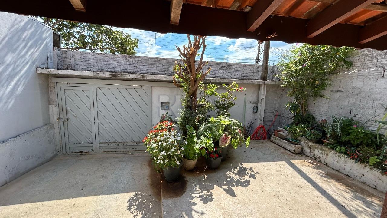 Casa Residencial à venda no bairro Conjunto Habitacional Victor D’Andrea: GARAGEM