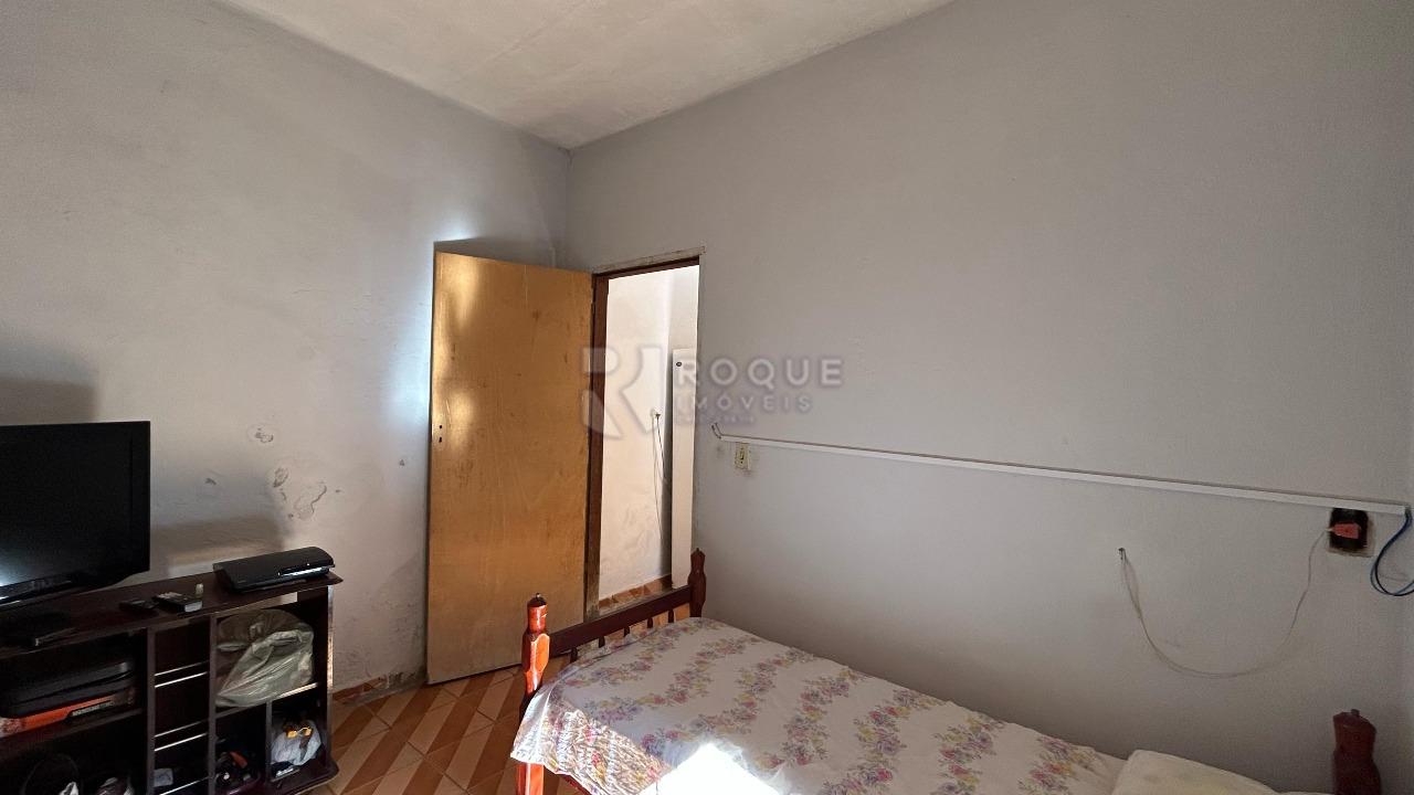 Casa Residencial à venda no bairro Conjunto Habitacional Victor D’Andrea: QUARTO 2