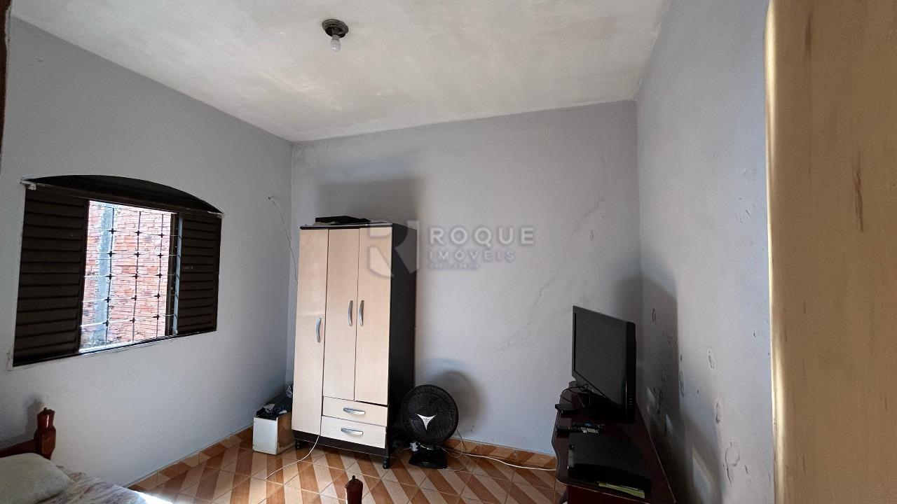 Casa Residencial à venda no bairro Conjunto Habitacional Victor D’Andrea: QUARTO 2