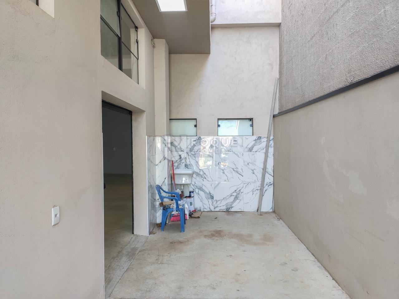 Salão para aluguel no bairro Jardim Porto Real IV: Área de serviço 
