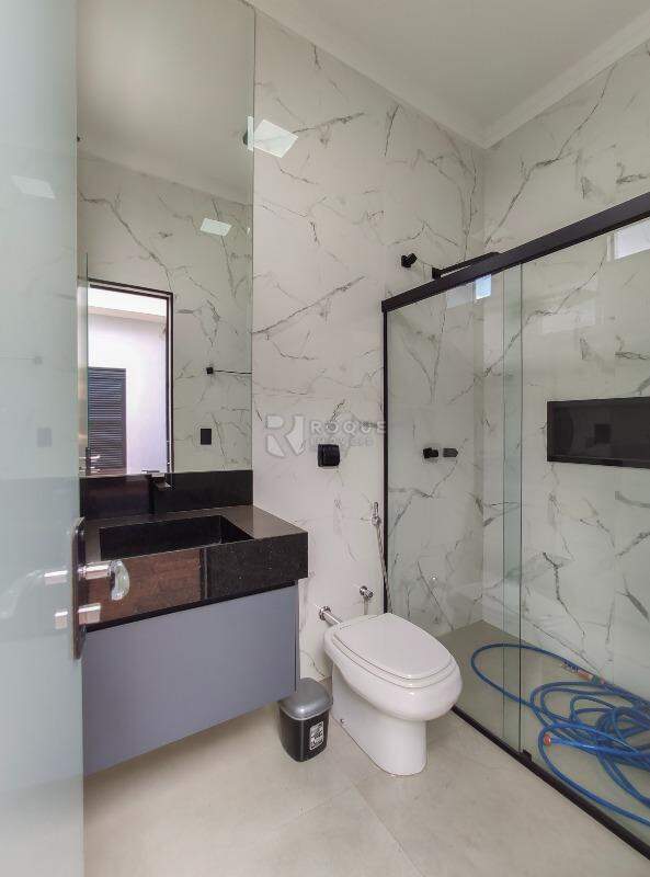Casa em condomínio para aluguel no bairro Terras de São Bento II: WC externo