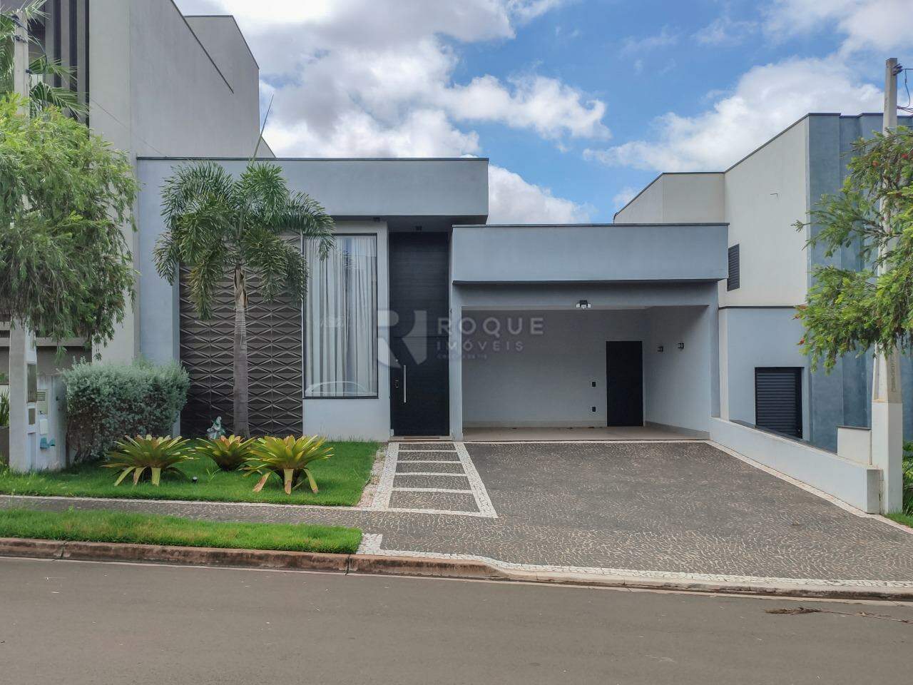 Casa em condomínio para aluguel no bairro Terras de São Bento II: Fachada 