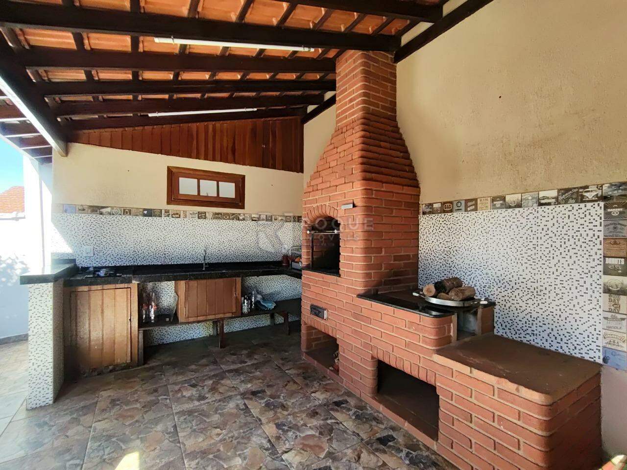 Casa Residencial para aluguel no bairro Vila Queiroz: Churrasqueira