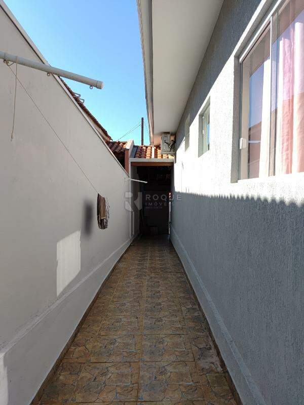Casa Residencial para aluguel no bairro Vila Queiroz: Corredor