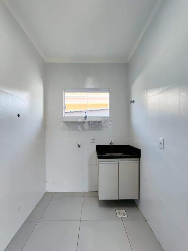 Casa Residencial para aluguel no bairro Vila Queiroz: Lavanderia