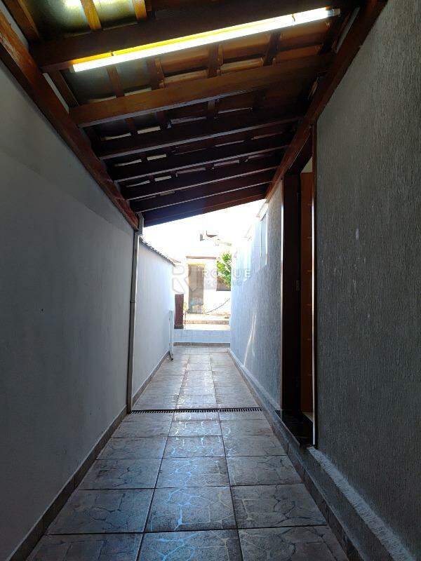 Casa Residencial para aluguel no bairro Vila Queiroz: Corredor