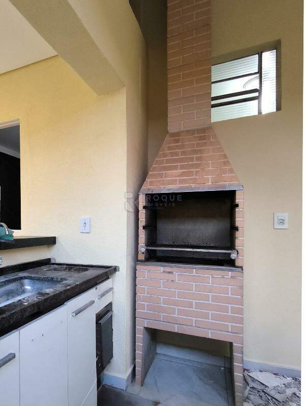 Casa Residencial à venda no bairro Jardim Odecio Degan: CHURRASQUEIRA