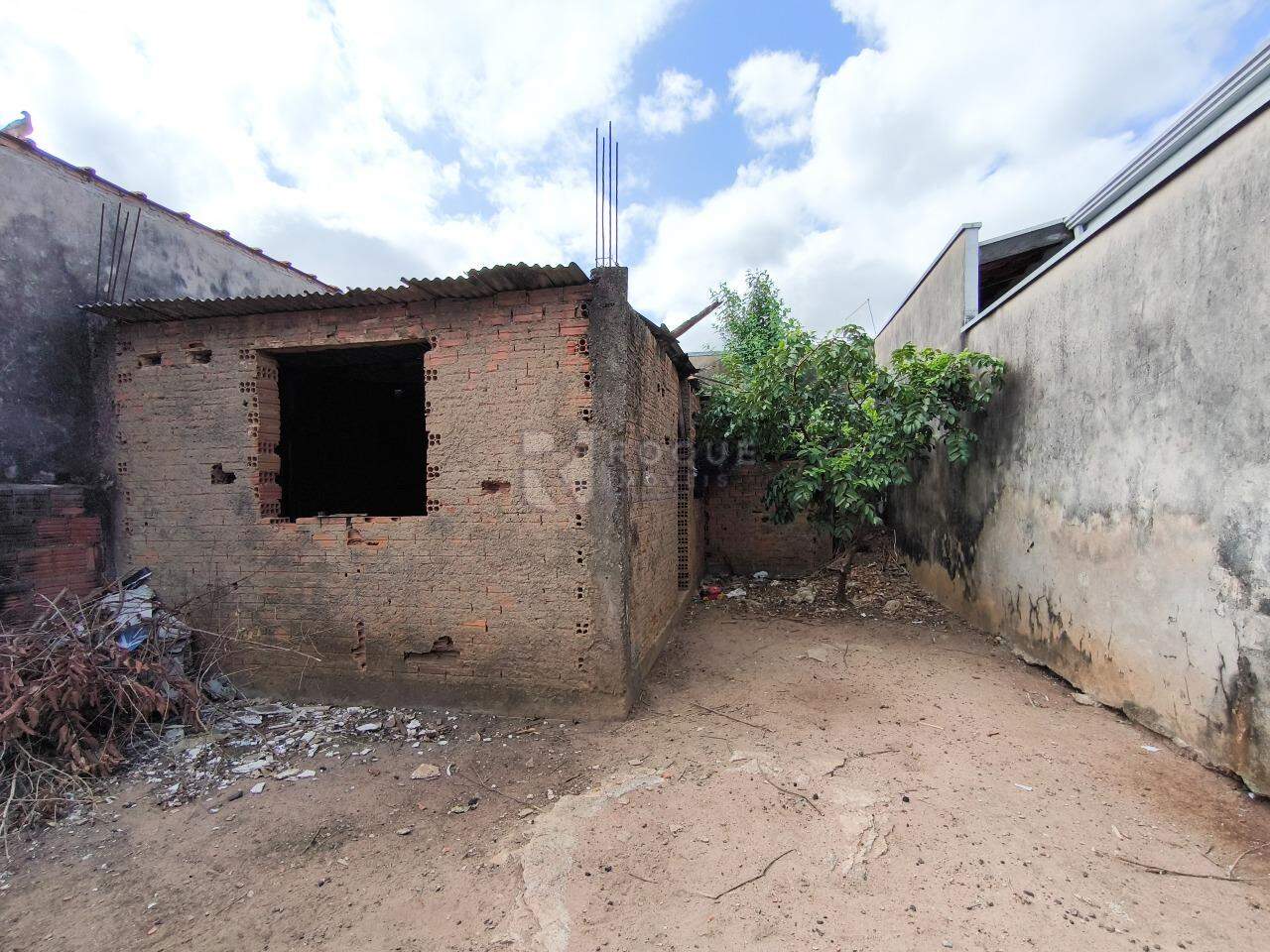 Terreno à venda no bairro Jardim Residencial Regina Bastelli: 
