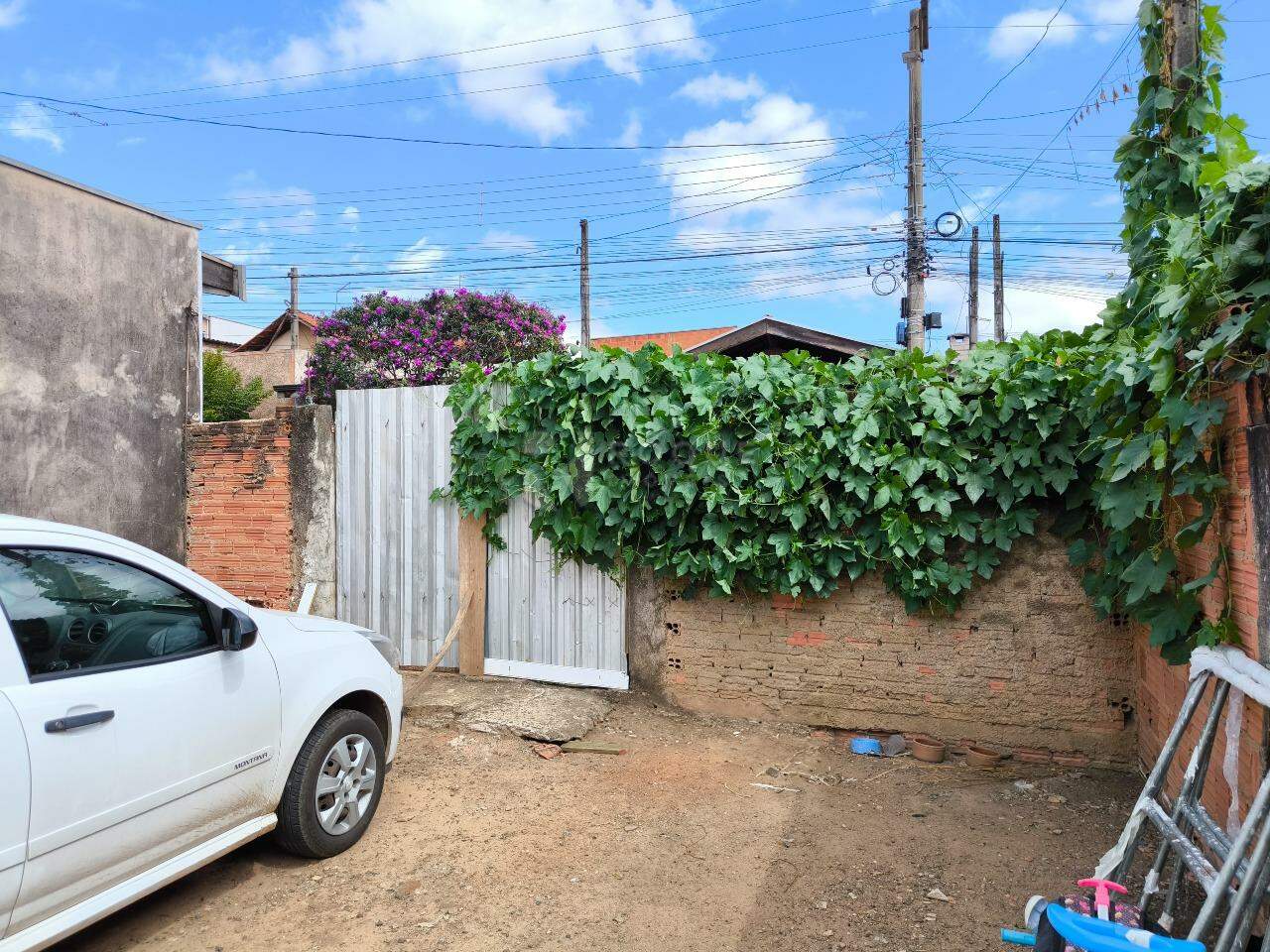 Terreno à venda no bairro Jardim Residencial Regina Bastelli: 