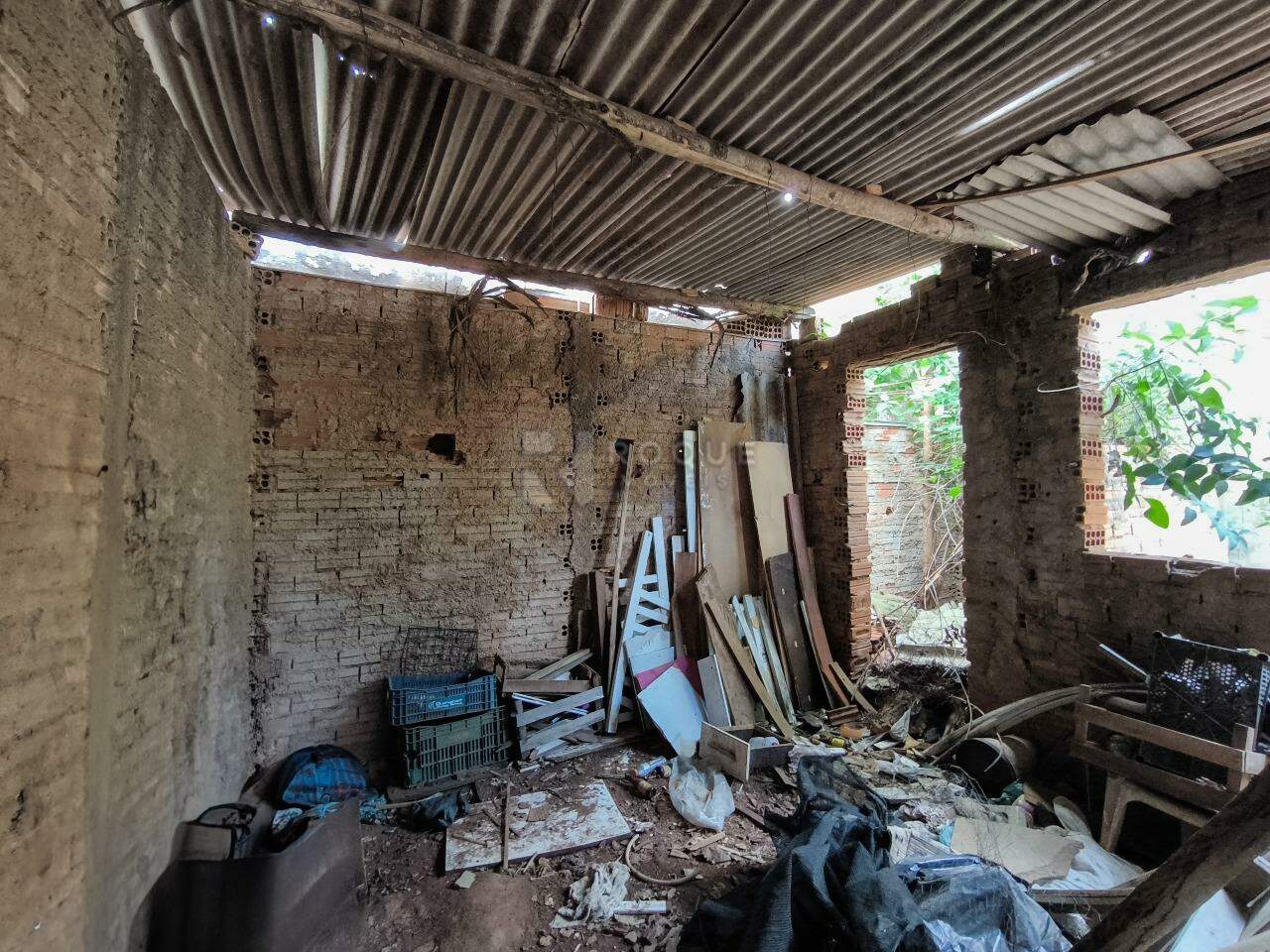 Terreno à venda no bairro Jardim Residencial Regina Bastelli: 