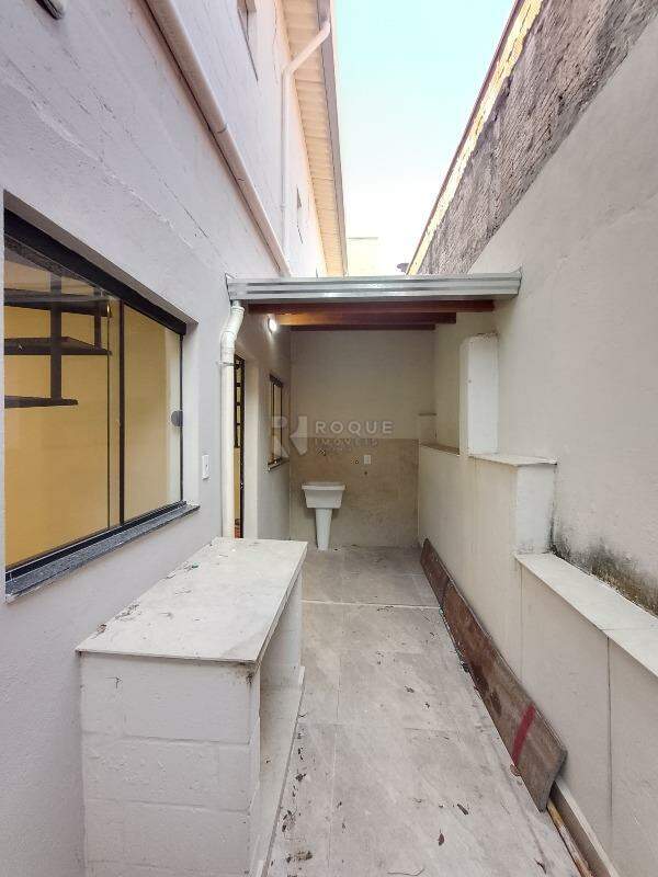 Apartamento para aluguel no bairro Jardim Santa Cecília: Corredor lateral