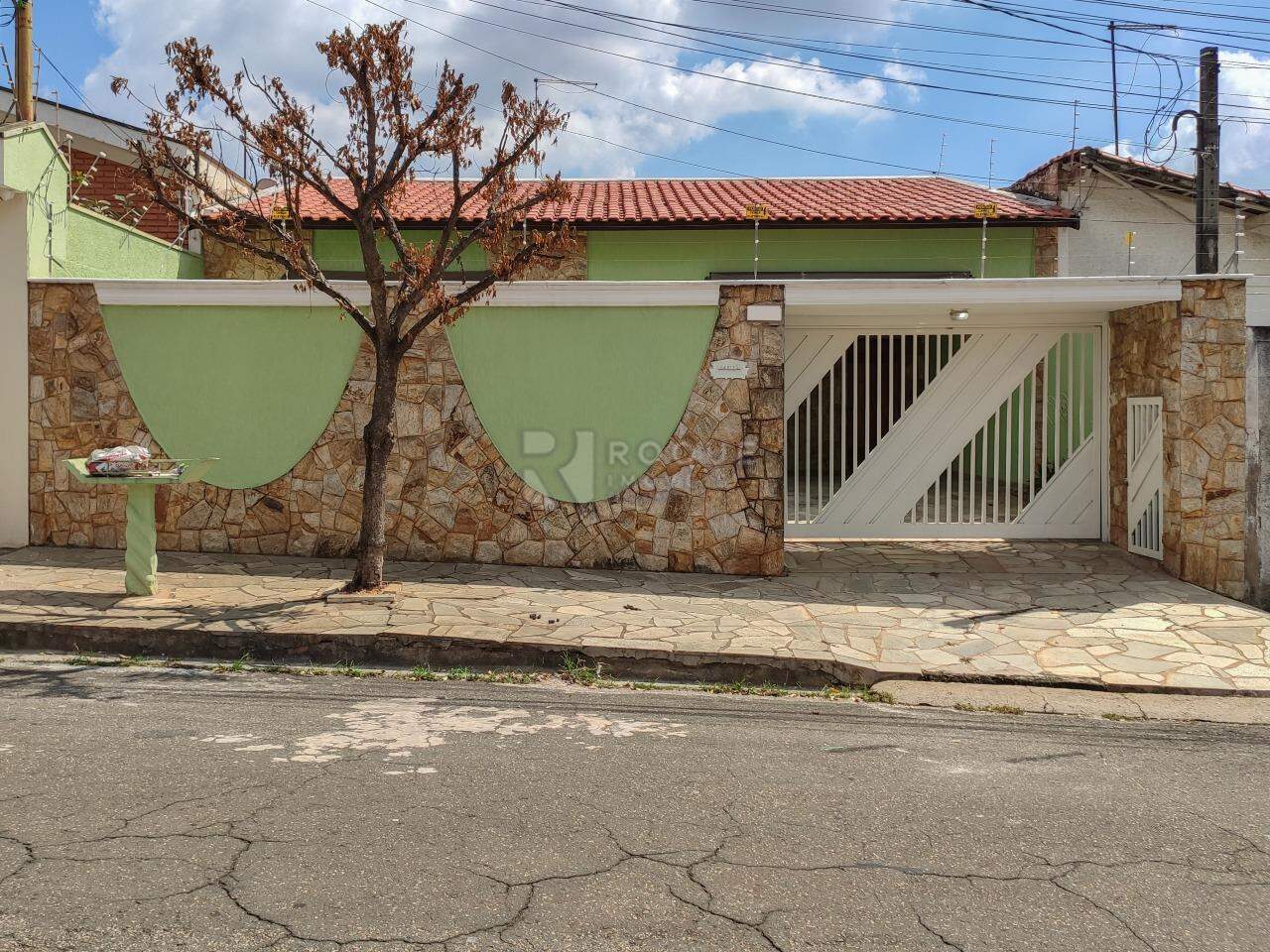 Casa Residencial para aluguel no bairro Jardim Esmeralda: Fachada 