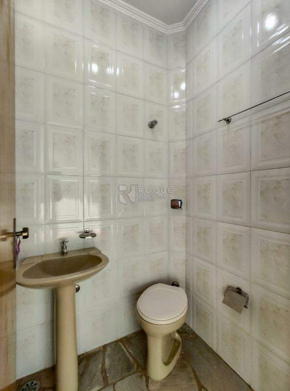 Casa Residencial para aluguel no bairro Jardim Esmeralda: WC fundo