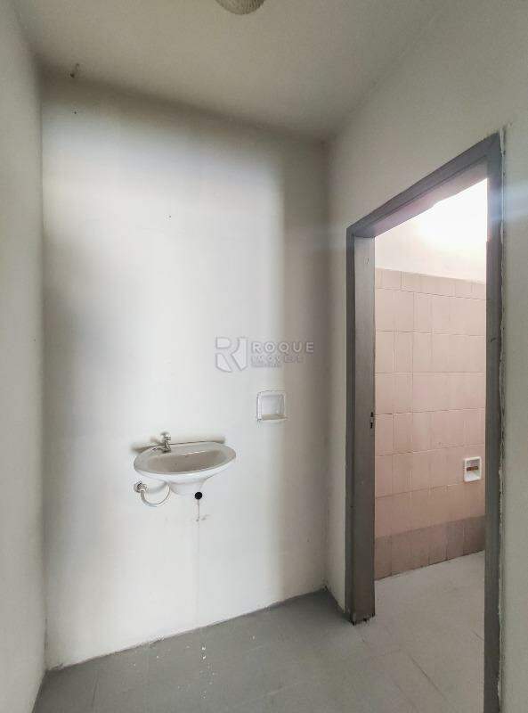 Salão para aluguel no bairro Jardim Ouro Verde: Lavabo 