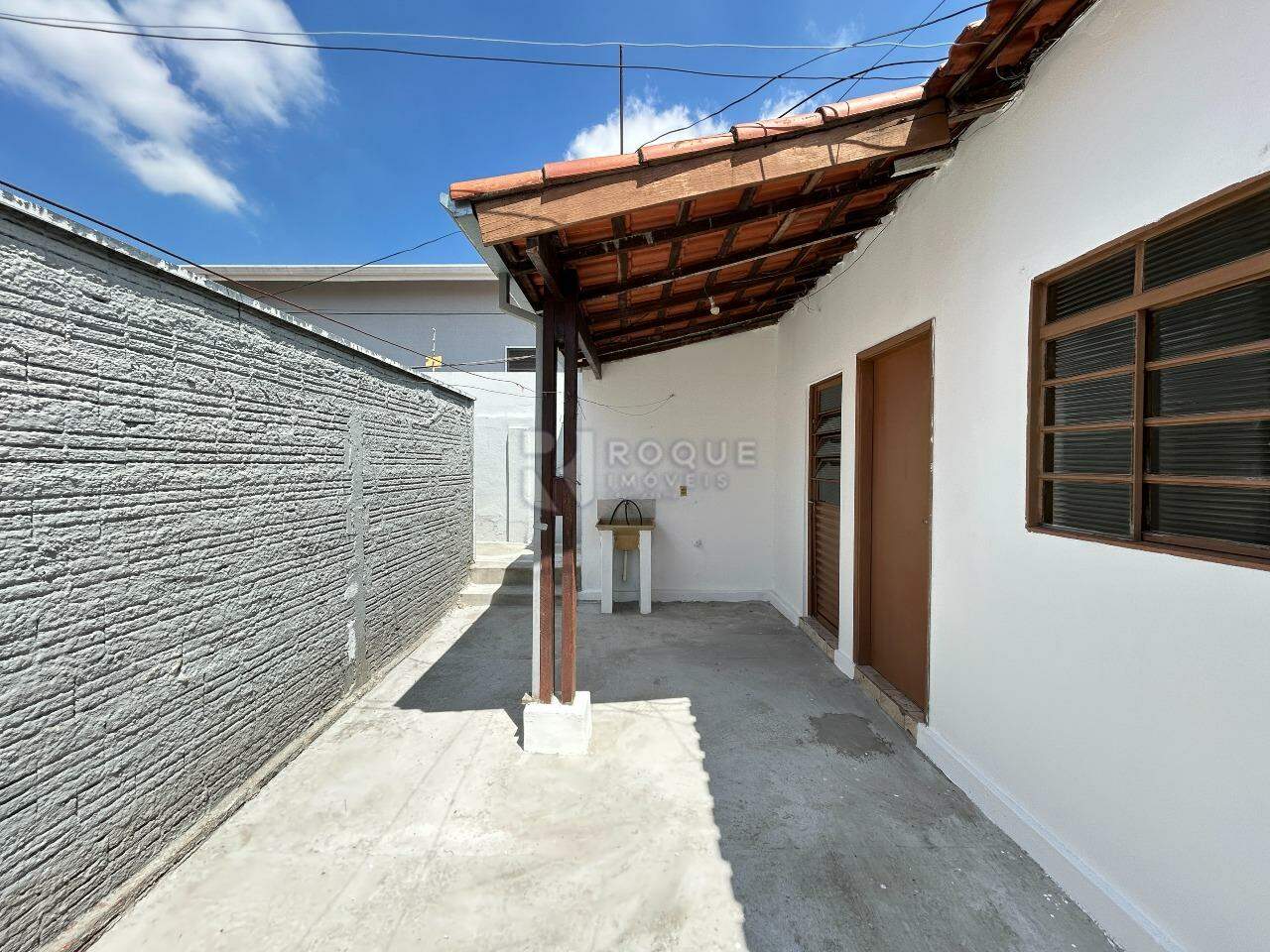 Casa Residencial para aluguel no bairro Vila Cristovam: Área externa / Área de serviço 