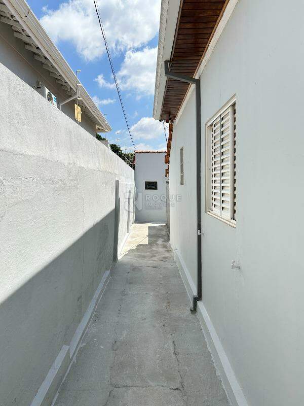 Casa Residencial para aluguel no bairro Vila Cristovam: Corredor de acesso