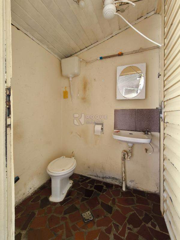 Casa Residencial à venda no bairro Centro: BANHEIRO EXTERNO CASA 2