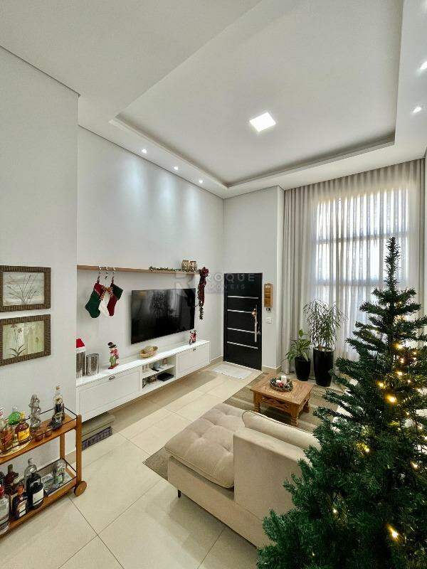 Casa em condomínio à venda no bairro Jardim Residencial Campo Novo: Sala Estar / TV