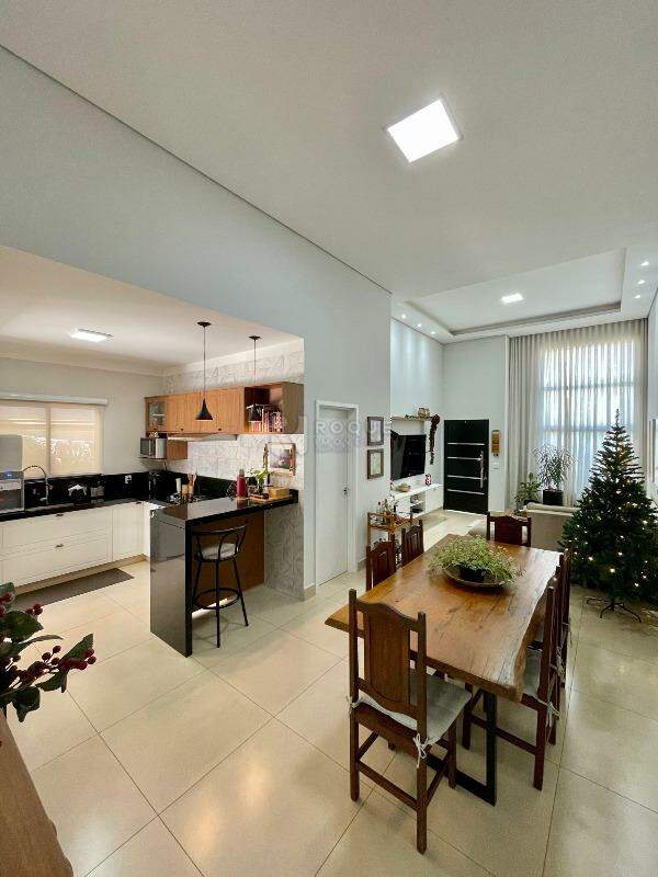 Casa em condomínio à venda no bairro Jardim Residencial Campo Novo: Sala Jantar