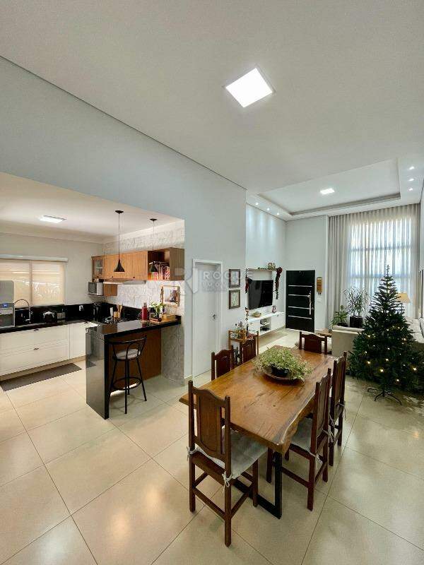 Casa em condomínio à venda no bairro Jardim Residencial Campo Novo: Sala Jantar