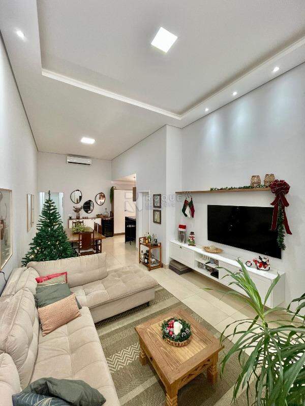 Casa em condomínio à venda no bairro Jardim Residencial Campo Novo: Sala Estar / TV