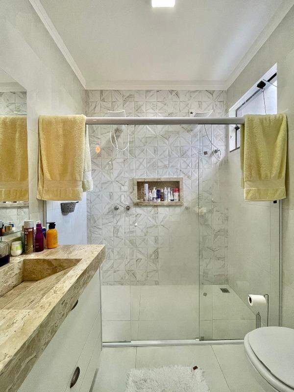 Casa em condomínio à venda no bairro Jardim Residencial Campo Novo: WC Suite