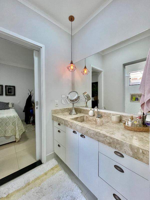 Casa em condomínio à venda no bairro Jardim Residencial Campo Novo: WC Social