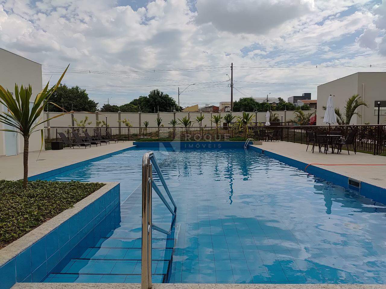Apartamento para aluguel no bairro Fazenda Duas Barras: Piscina adulto em comum 