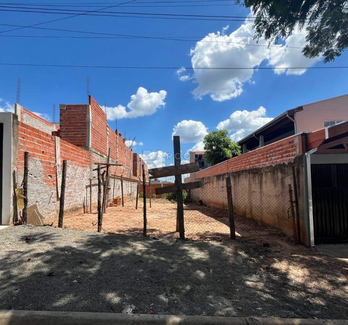 Terreno à venda no bairro Jardim dos Jequitibás: 