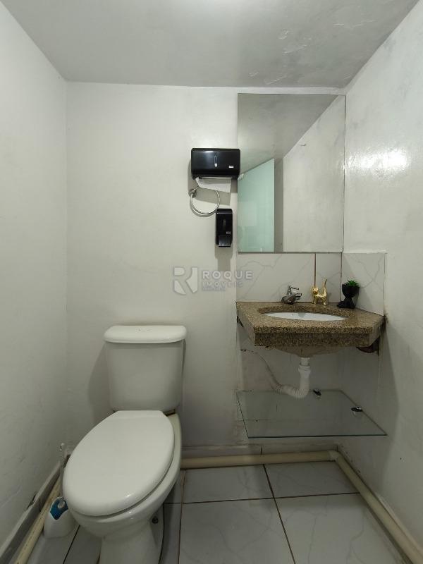 Casa Comercial à venda no bairro Centro: BANHEIRO EXTERNO