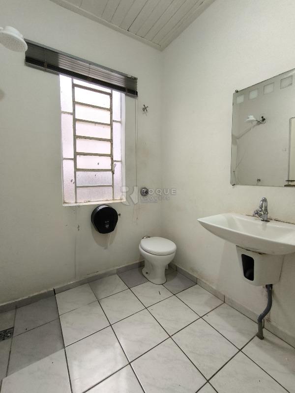 Casa Comercial à venda no bairro Centro: BANHEIRO SOCIAL