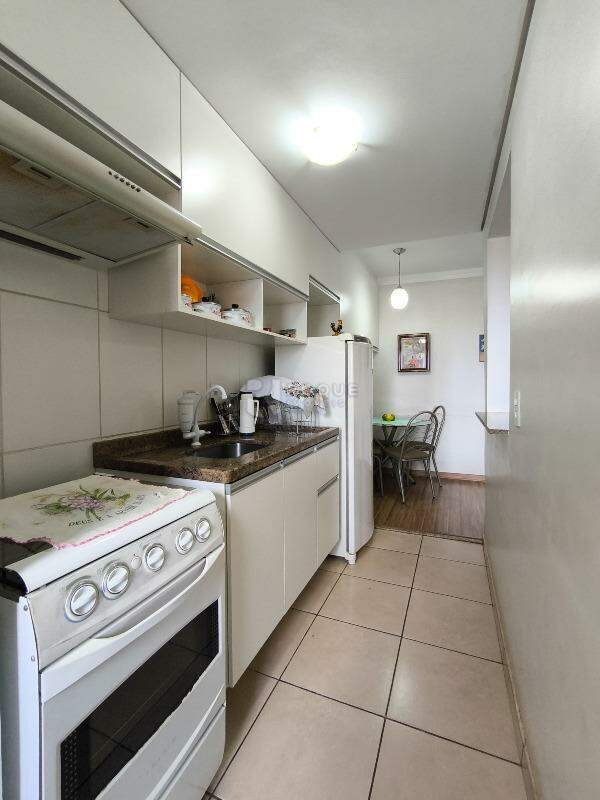 Apartamento à venda no bairro Chácaras Antonieta: COZINHA