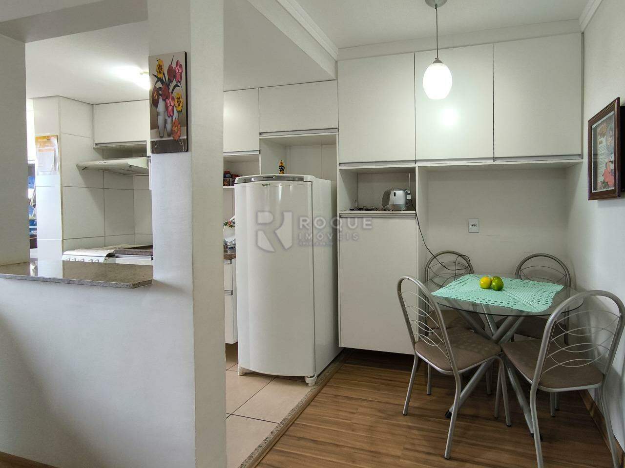 Apartamento à venda no bairro Chácaras Antonieta: COZINHA