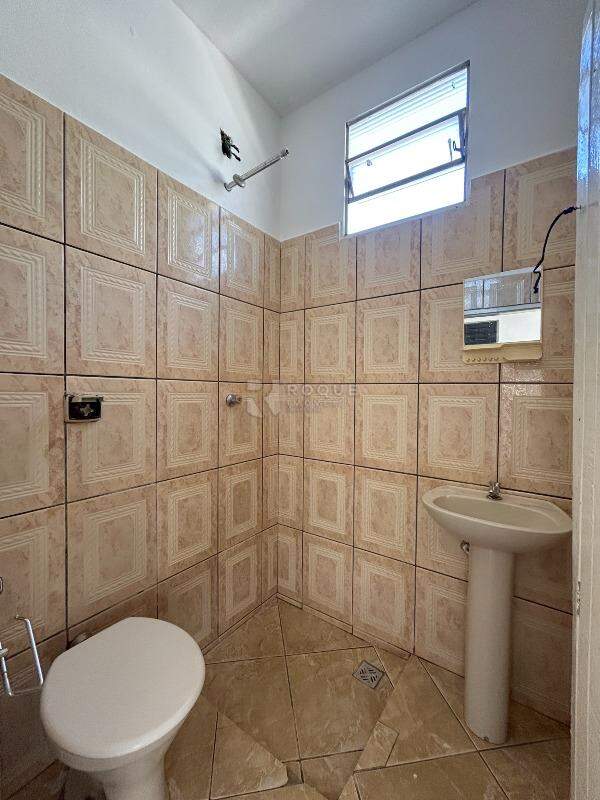 Casa Residencial para aluguel no bairro Jardim Nossa Senhora do Amparo: WC social externo
