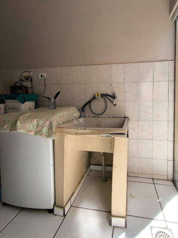 Casa Residencial à venda no bairro Jardim Gustavo Pecinini: LAVANDERIA