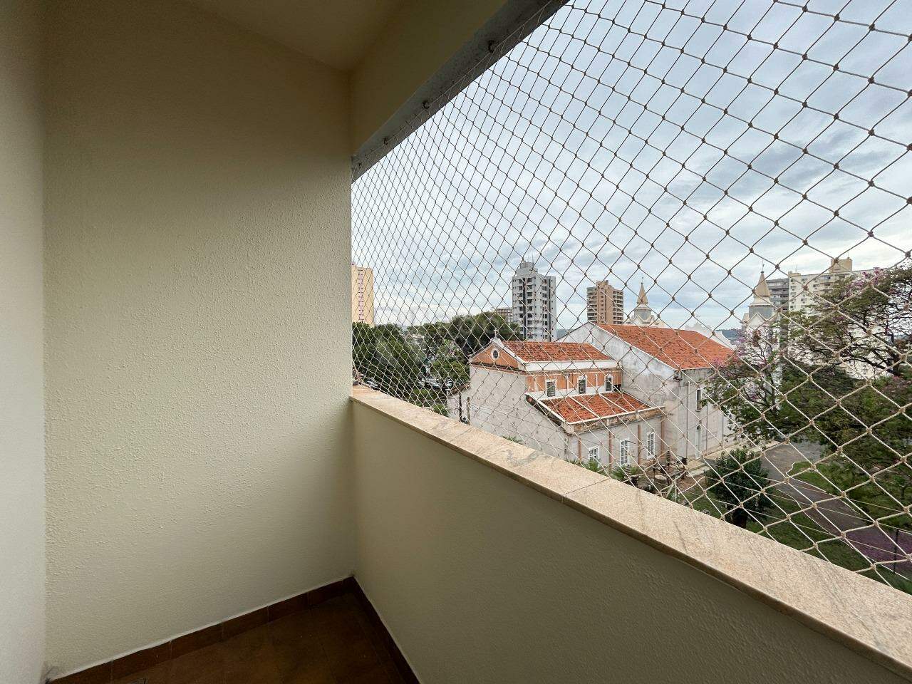 Apartamento para aluguel no bairro Centro: Sacada
