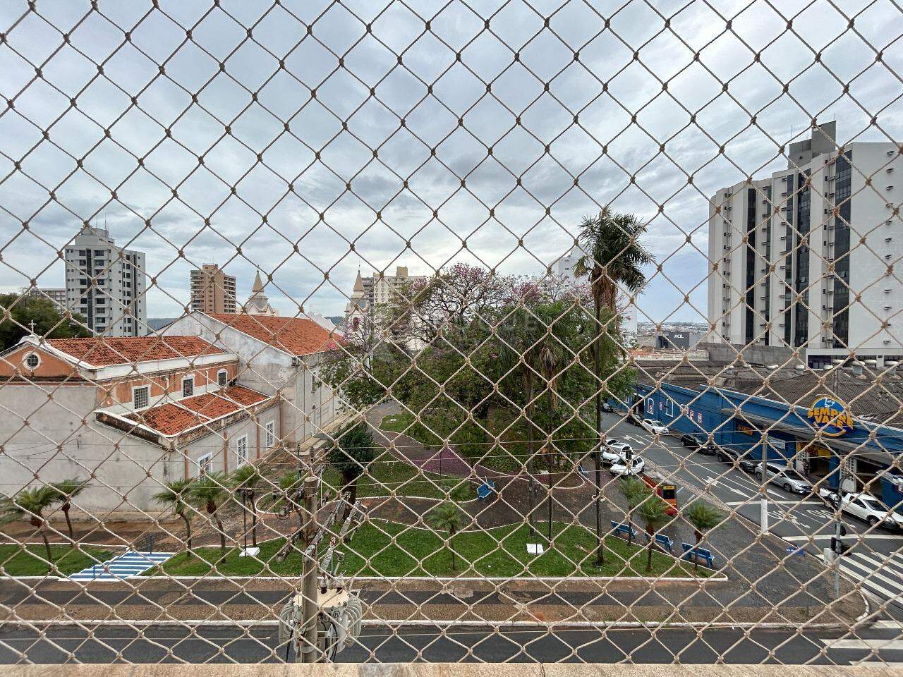 Apartamento para aluguel no bairro Centro: Sacada