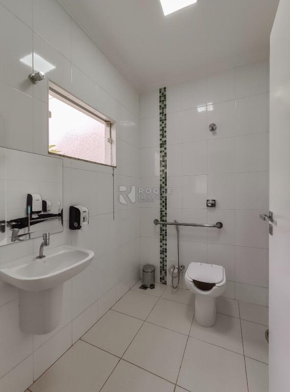 Salas/Conjuntos para aluguel no bairro Vila Independência: WC adaptado em comum 