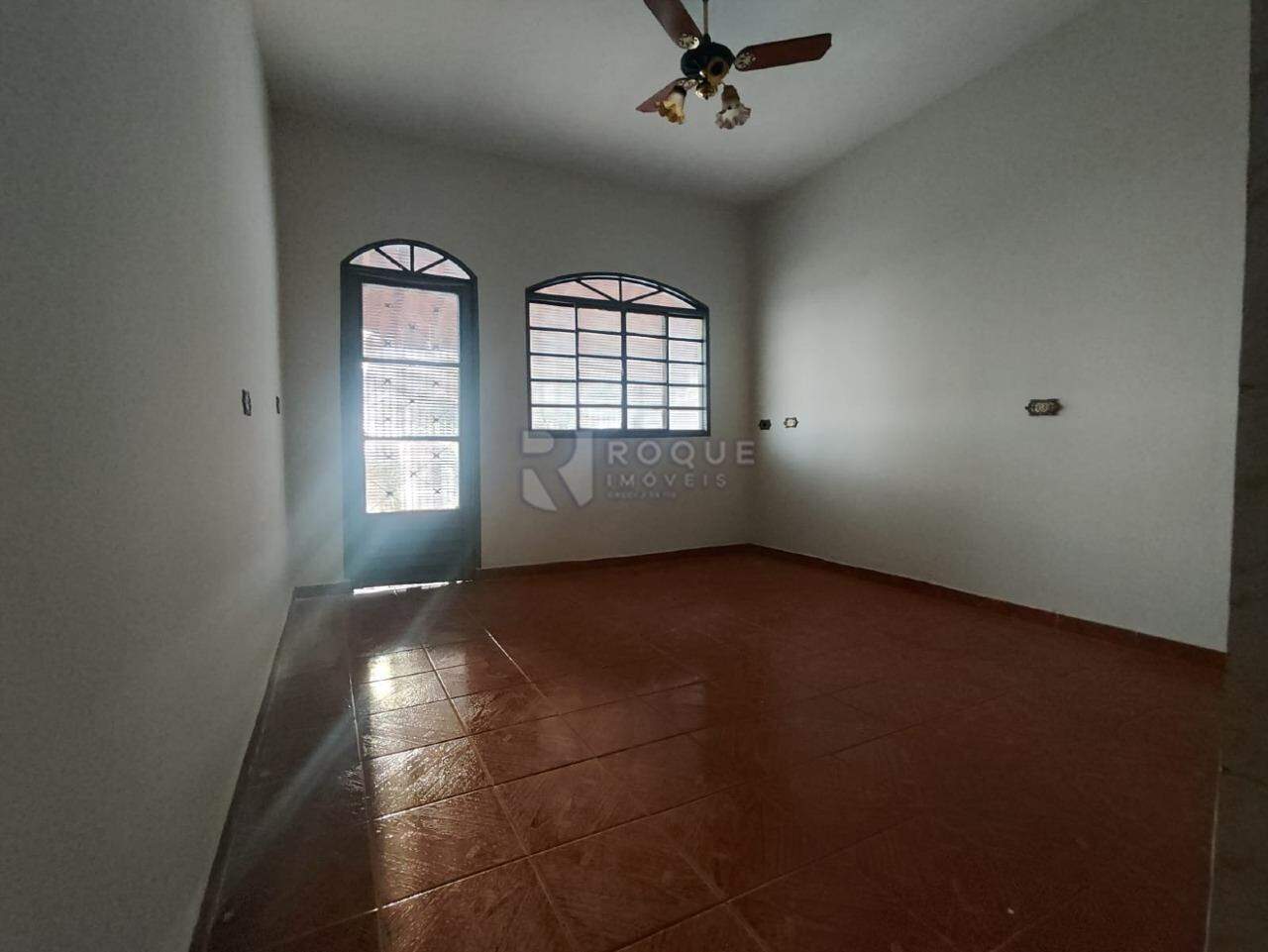 Casa Residencial à venda no bairro Jardim Nova Suiça: Sala