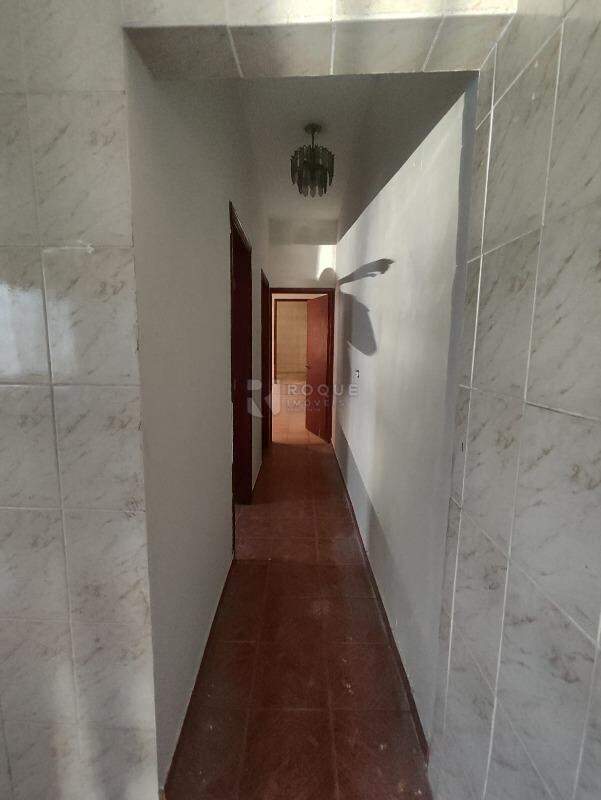 Casa Residencial à venda no bairro Jardim Nova Suiça: Corredor Interno