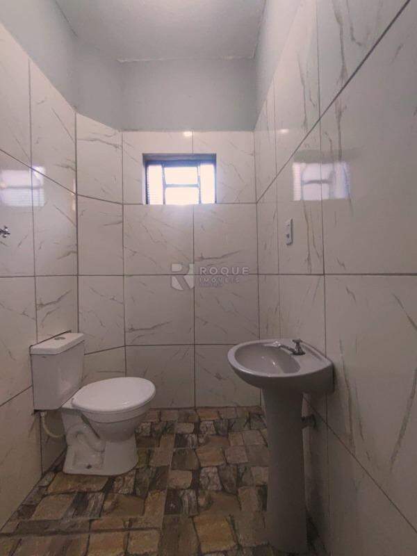 Casa Residencial para aluguel no bairro Parque Residencial Santa Eulália: Wc social fundos