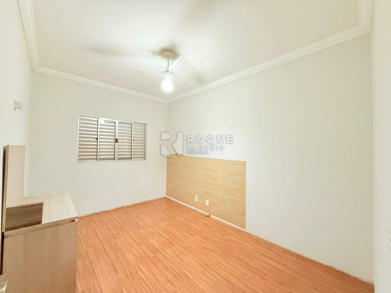 Casa Residencial para aluguel no bairro Jardim Vista Alegre: Dormitório 01