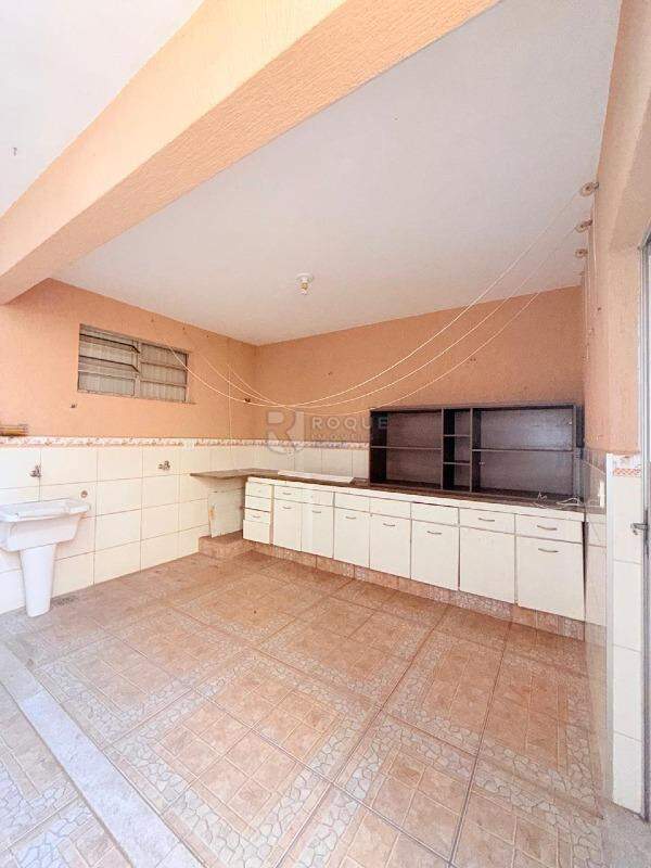 Casa Residencial para aluguel no bairro Jardim Vista Alegre: Lavanderia