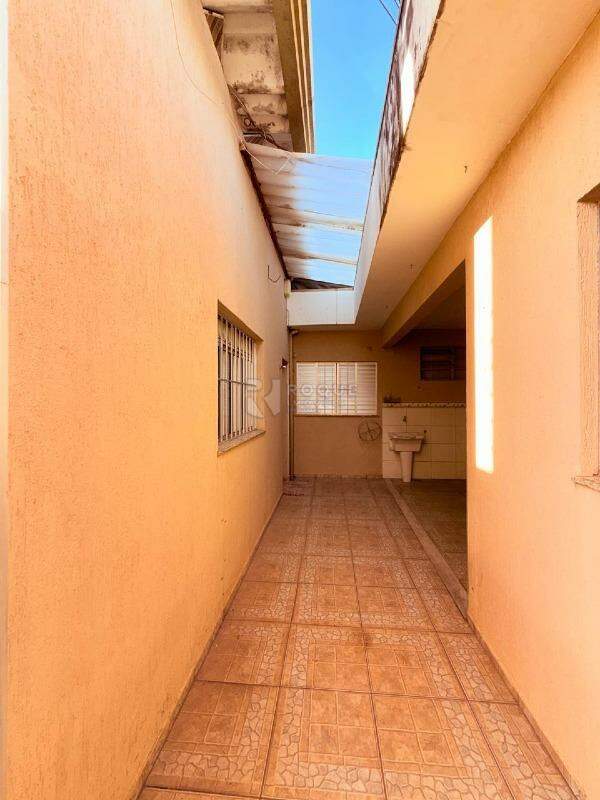 Casa Residencial para aluguel no bairro Jardim Vista Alegre: Corredor