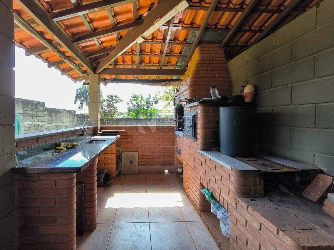 Chácara à venda no bairro Bairro do Pinhal: CHURRASQUEIRA
